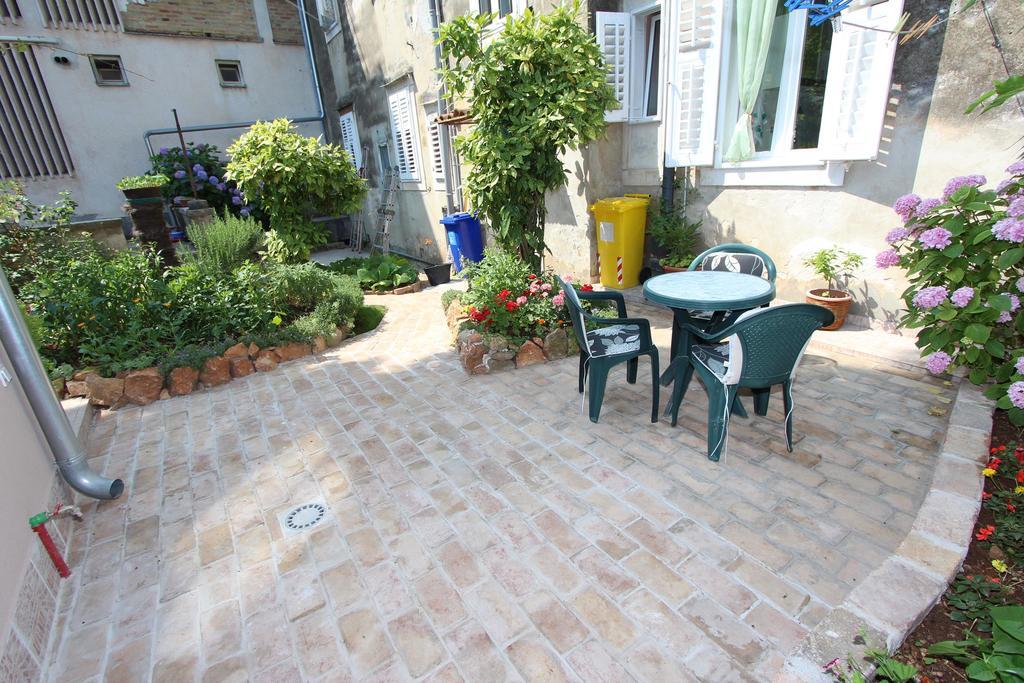 Apartments Santin Ровин Екстериор снимка
