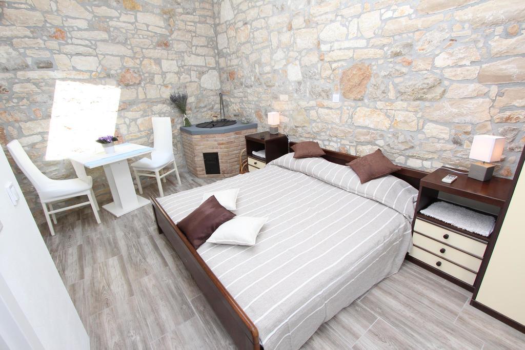 Apartments Santin Ровин Екстериор снимка